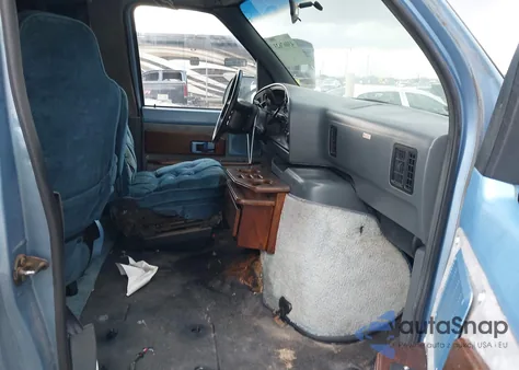 1992 Ford Econoline E150 Van z USA, uszkodzony, nr VIN 1FDEE14H1NHA39018